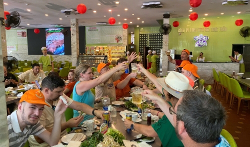 Ẩm Thực Trần mang hương vị quê nhà bay xa