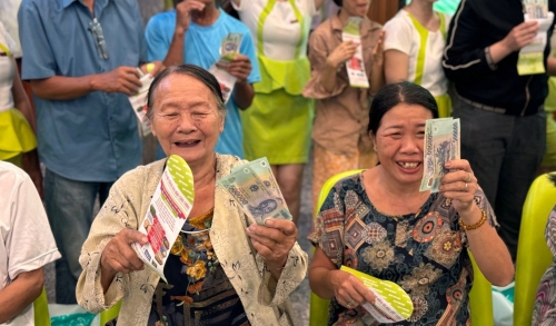 Trao Gửi Yêu Thương – 10kg Gạo Và Hơn 1.000.000 Đồng Đến Với Bà Con Khó Khăn